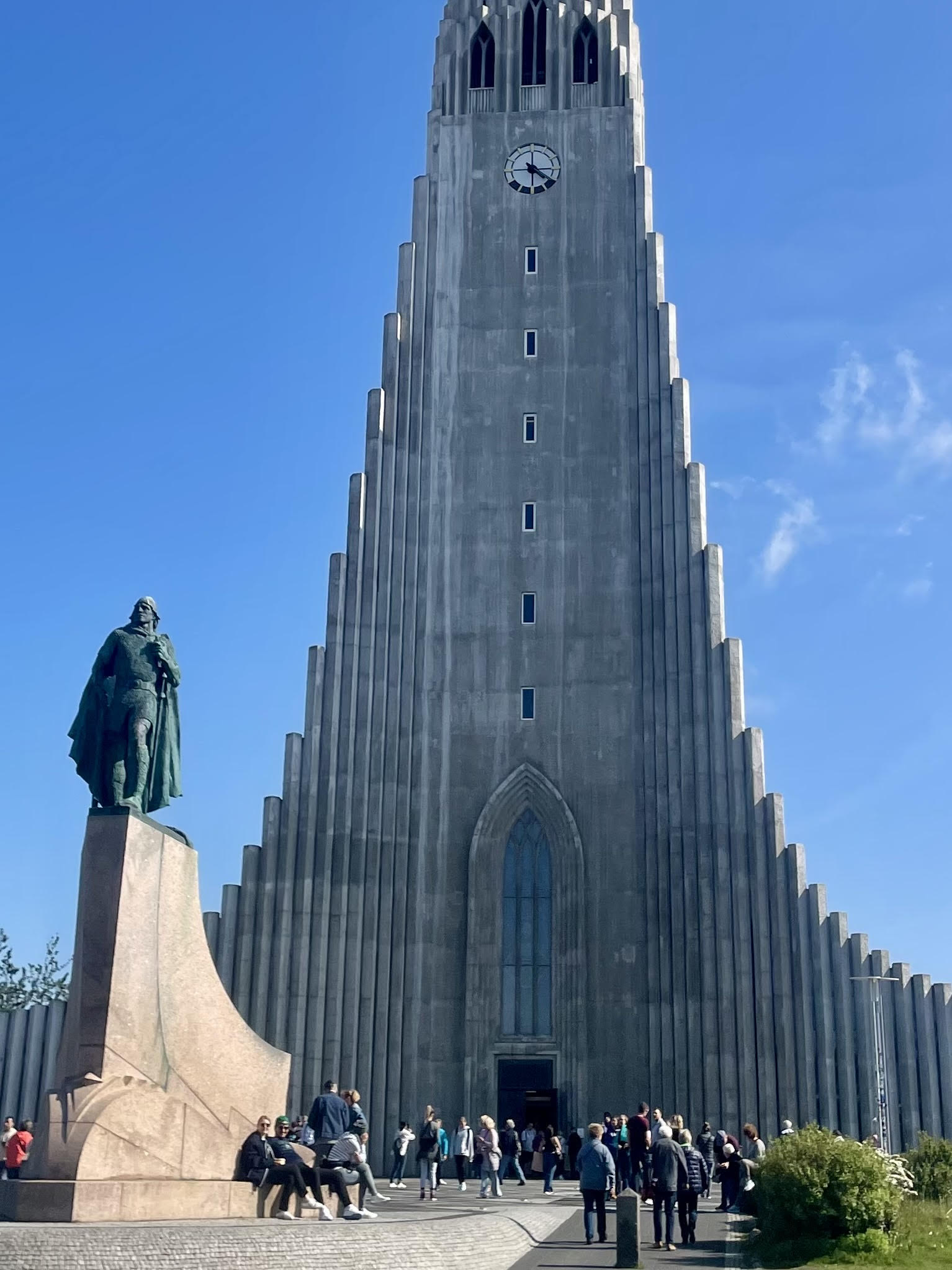 Hallgrímskirkja Lutheran church dominating the Reykjavik skyline, Iceland